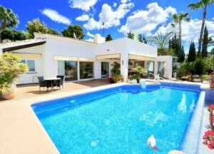 Sea view villa for sale in Pla del Mar Moraira