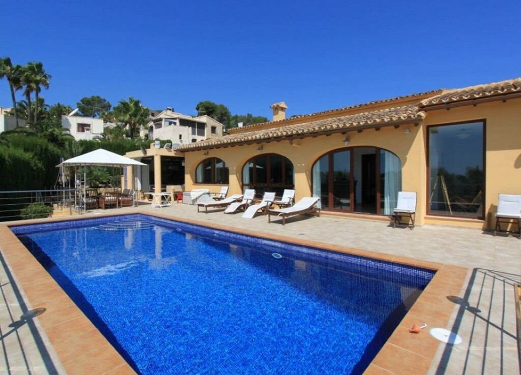 Sea view villa for sale in Sabatera in Moraira