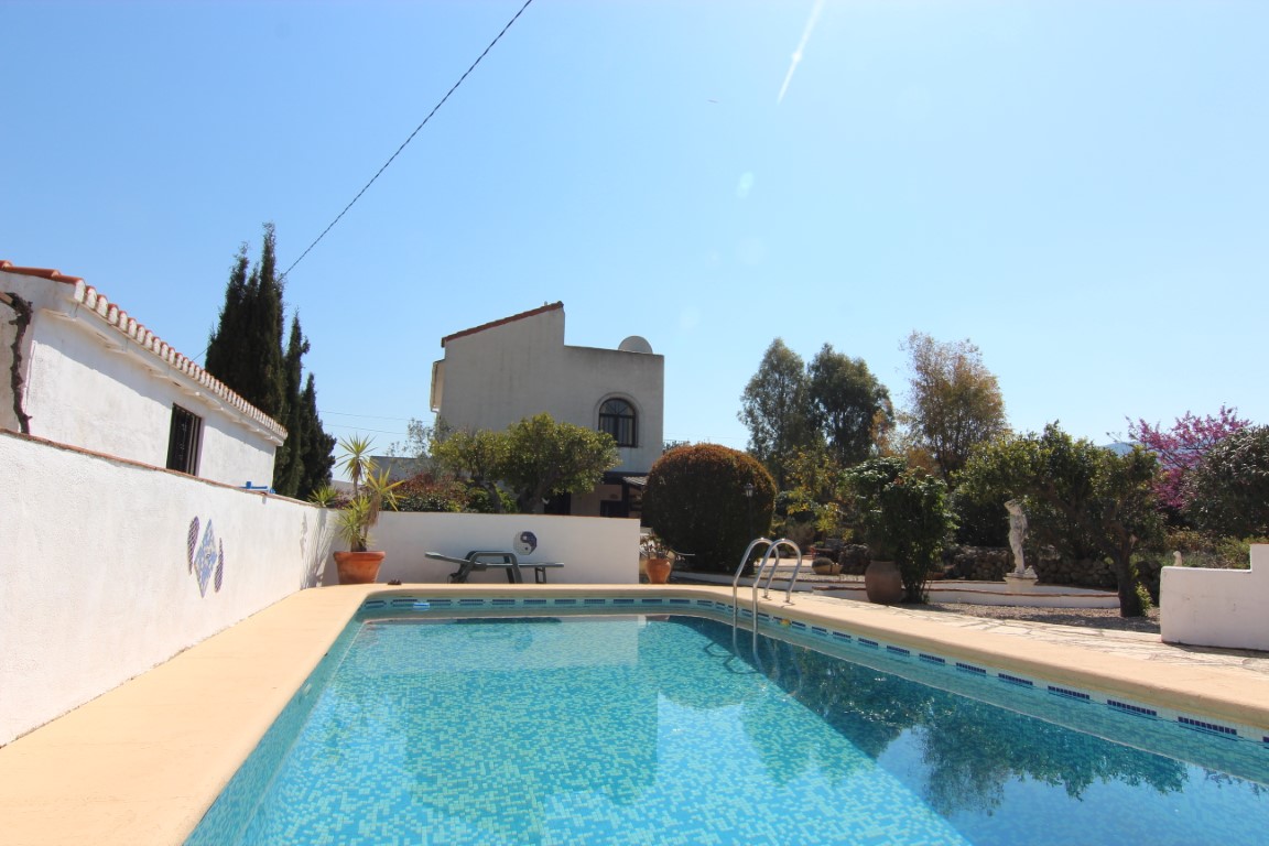 Plot in Alcalali